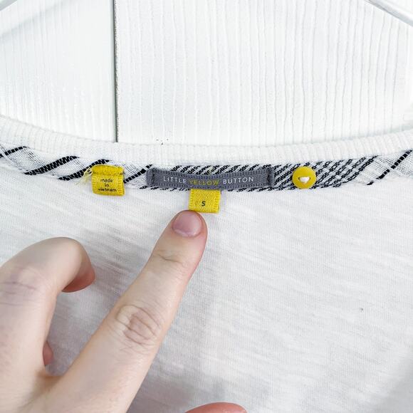 Little Yellow Button Anthropologie Contrasting Cinched Short Sleeve Shirt - Picture 3 of 6